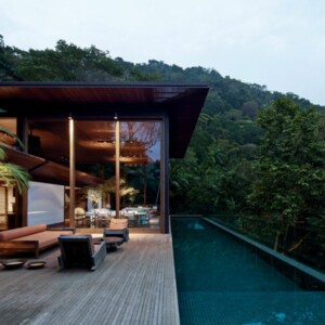 exotisches Ferienhaus brasilianische Dschungel Aussicht Pool Terrasse