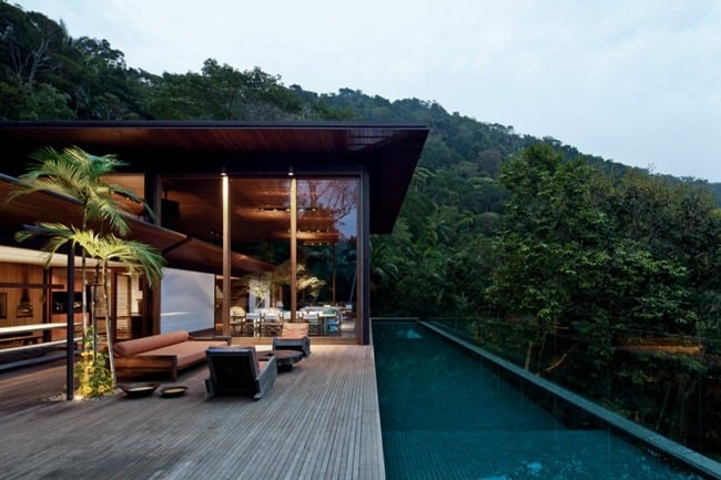 exotisches Ferienhaus brasilianische Dschungel Aussicht Pool Terrasse