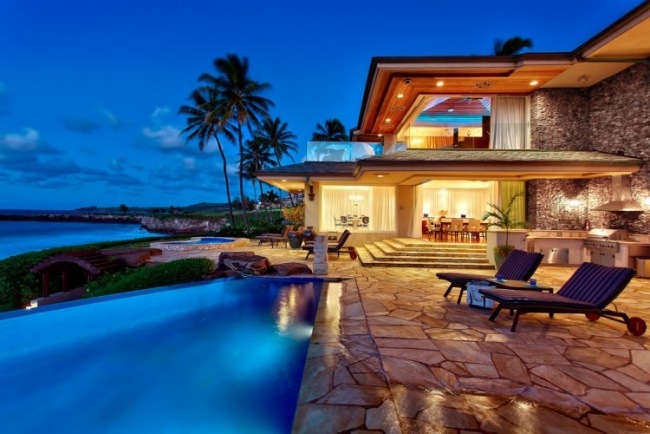 ferienvilla auf hawaii maui pool terrasse nacht beleuchtung