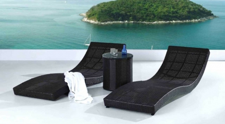 gartenmöbel aus polyrattan chaiselonge modern beistelltisch pool