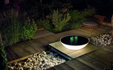 holzdeck-garten-solarleuchte-design-foscarini