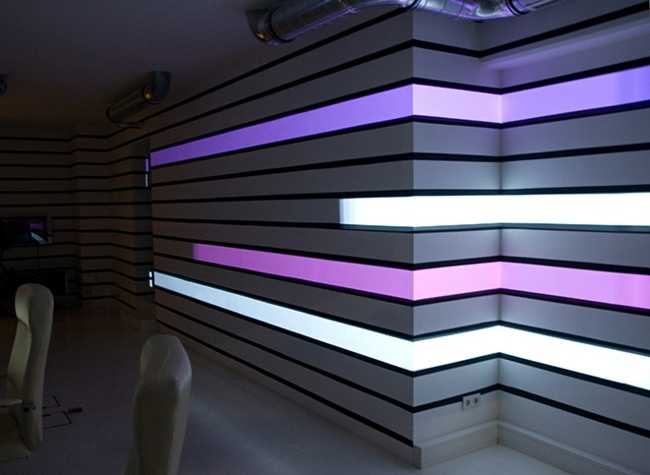 interaktive Video Wand lila weiß LED Beleuchtung Österreich