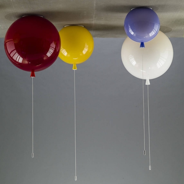kronleuchter farbich verspielte designer leuchten in ballon form