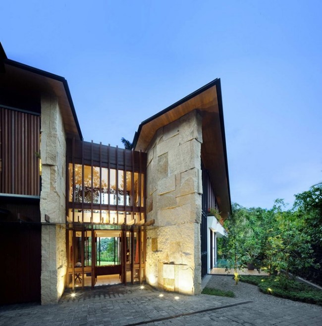 modernes Haus K2LD fassade naturstein chengai holz bodenleuchten