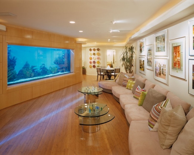 modernes aquarium eingebaut wand wohnzimmer holz