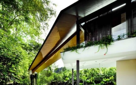 modernes-haus-singapur-teakholz-säule-überdachte-terrasse