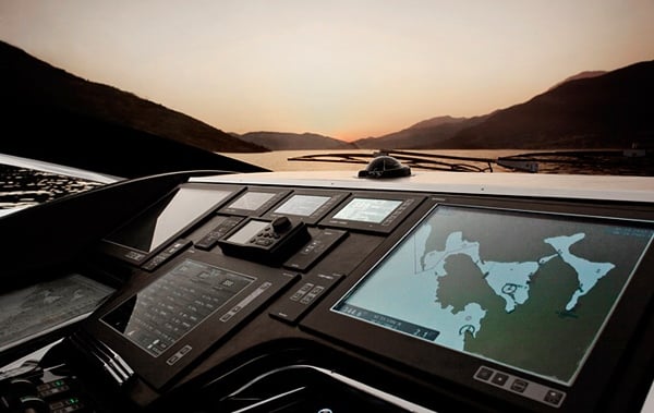 motoryacht hedonist hi-tech navigationssystem art of kinetik
