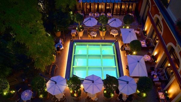 pool innenhof royal monceau teuersten schönsten hotels in paris