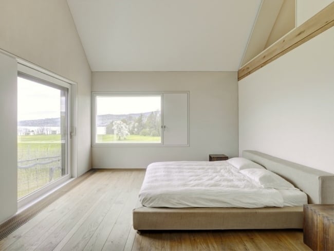 schlafzimmer holzboden minimalistisches haus aus holz am zürichsee