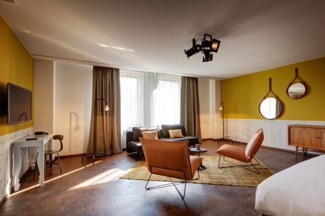 sitzbereich hotelzimmer luxus familienhotel v nesplein in amsterdam