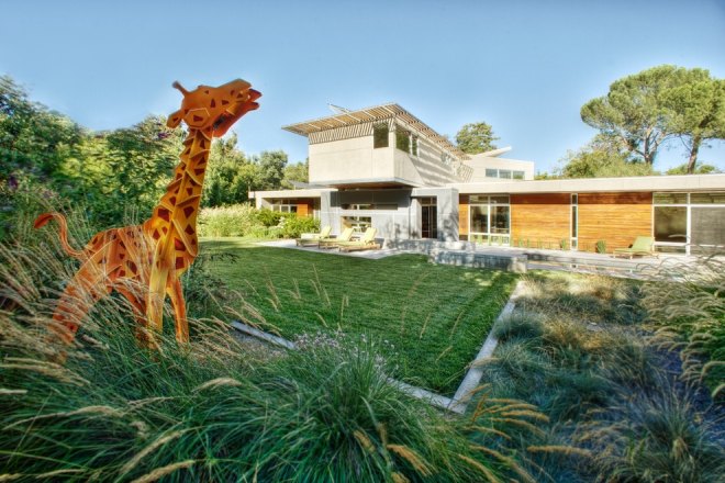 skulptural Außenbereich giraffe garten rasen eklektisch