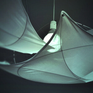 stoff-weiß-ikarus-lampen-design-vom-mythos-inspiriert