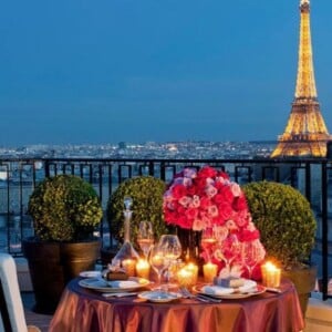 terrasse-vier-jahreszeiten-georgeV-teuersten-luxus-hotels-paris