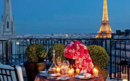terrasse-vier-jahreszeiten-georgeV-teuersten-luxus-hotels-paris
