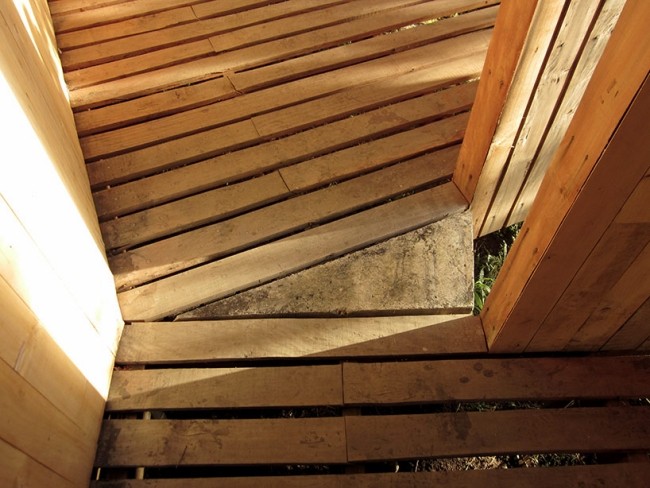 verbindung steinplatte holz sauna design mit seeblick