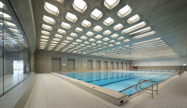 zaha hadids schwimmbad london deckenleuchten betonwände