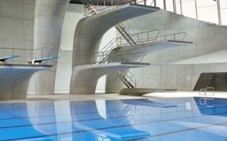 zaha-hadids-schwimmzentrum-london-sprungtürme-beton