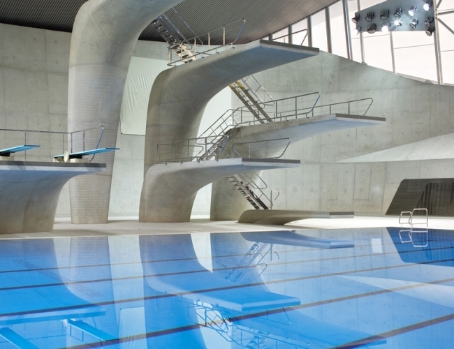 zaha-hadids-schwimmzentrum-london-sprungtürme-beton