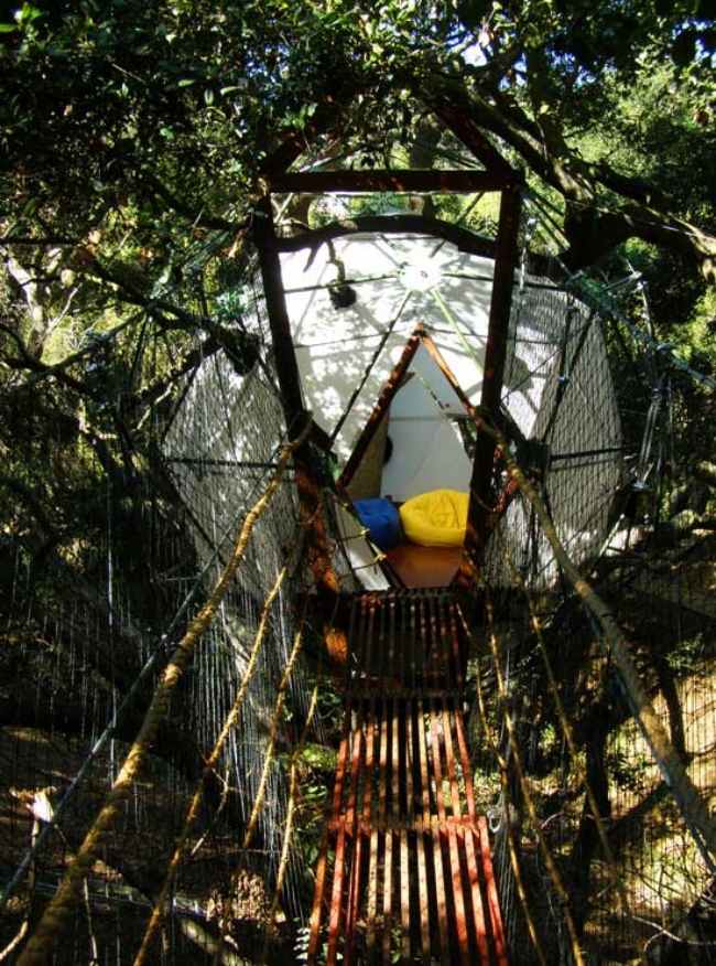 Übernachtung im Wald-Tree Village Baumhaus bauen