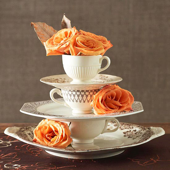 Abgestufte Dekoration-mit Rosen-Porzellan Geschirr-Herbst Tisch Schmuck