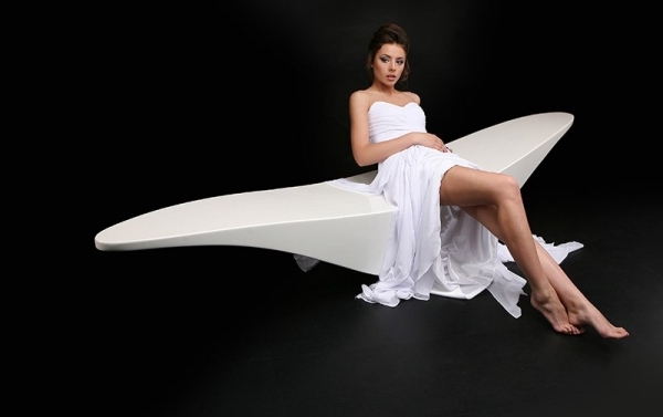 Anna Polischuk-Model Relax-Liege Led-Licht Mikhail Belyaev Design Möbel