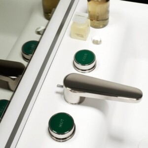 Badezimmer Ausstattung-Waschtisch Mischbatterie flaschengrün-griff