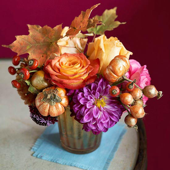 Blumenstrauß saisonal Herbst-Mini Tomaten-Tischdeko Idee