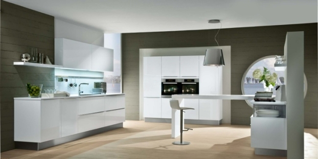 Ergonomische Küchenkonzepte-Weiß Holzböden-Einbaugeräte Pendelleuchten Design