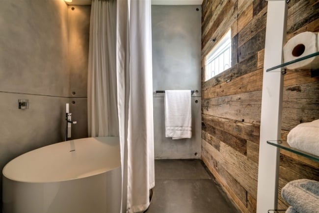 Badewanne Duschvorhang-metallisch rustikale-Wand Holzdiele