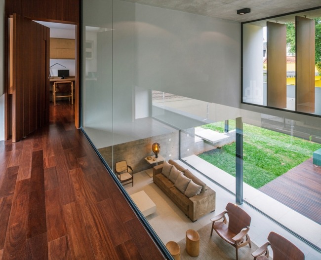 Hauptraum Holzboden-Glasgeländer Planalto-Haus Sao Paolo-FCstudio Design