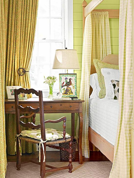 Holz Schreibtisch-Armlehnstuhl Bett-Schlafzimmer Farben-drapierte Vorhänge