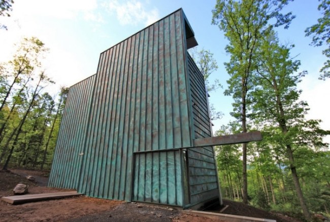 Kupfer Verkleidetes modernes Haus am Hang-gebaut