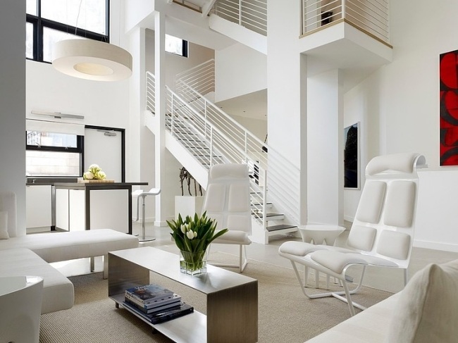 Maisonette Wohnung-alles Weiß-ergonomische Sessel-Innendesign modern