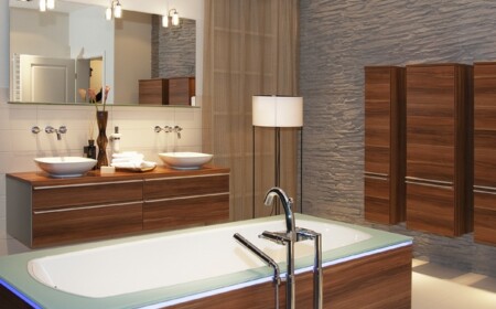 Moderne Badgestaltung Badewanne freistehend Holz Optik Natursteinwand
