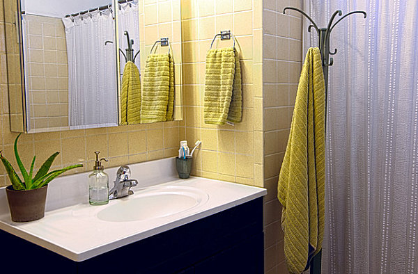 Modernes Bad Design-Aloe Zimmerpflanze-gelbe Duschvorhänge-Badtücher halter