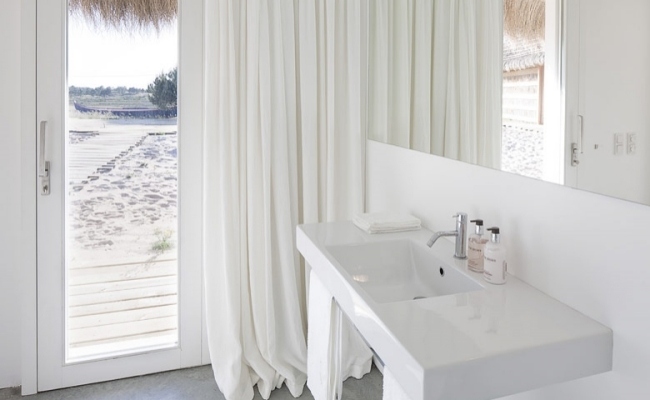 Modernes Bad Design-weiß pur-Zugang-zum Strand-Villa Wochenendhaus