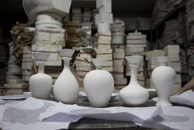 Okzident Orient porzellan weiß antike vasen keramik