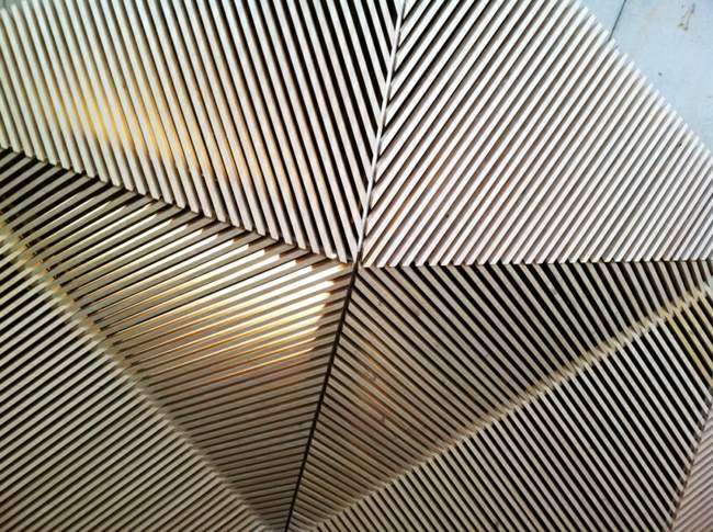Origami Kunst Innenarchitektur Decke gestalten abgehängt Holz Details