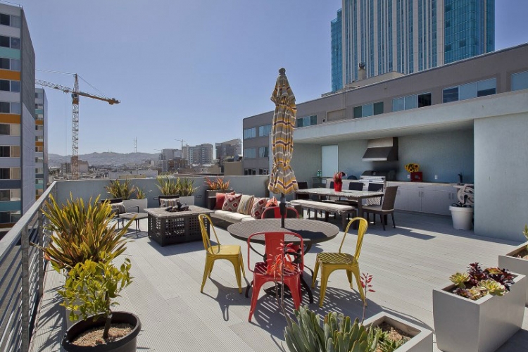 Penthouse-Loft-mit-dachterrasse-bereiche-geteilt-outdoor-küche