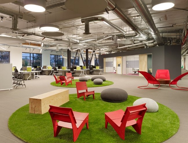 Skype Palo Alto Büro-Design Ausstattung-Möbeldesign Teppich grün-Sessel Rot Industrial chic