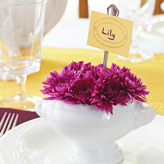 Tischdeko Blume-Ideen herbst-Purpur Farbe-mit Gelb Arrangement