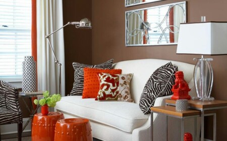 Wandfarbe Wohnzimmer Schokoladen braun orange weiße Deko Spiegel Wand
