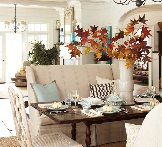 Wohnzimmer Deko trockene-Blätter mit Zweige Arrangement-weiß Interieur-Herbst