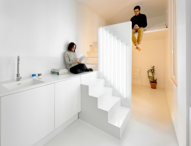  Wohnung Sitzplatz Treppe weiß minimalistisch