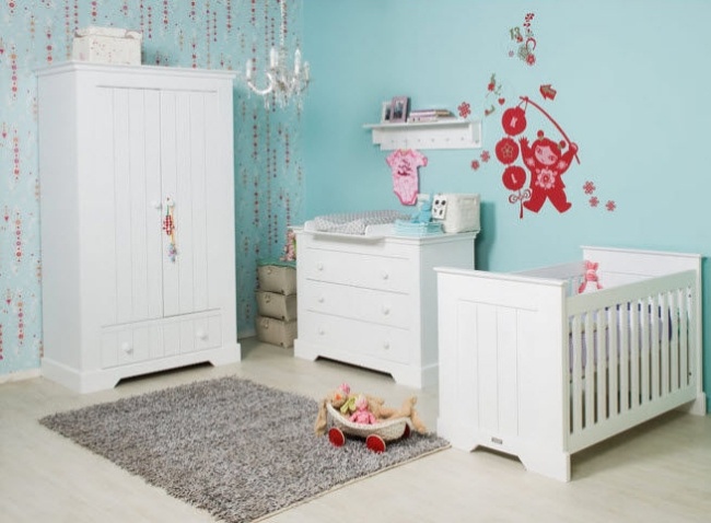babyzimmer komplett gestalten narbonne möbelserie weiß Bopita wanddeko