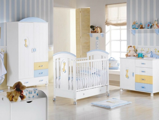 babyzimmer komplett gestaltet blau weiß orange giraffen micuna
