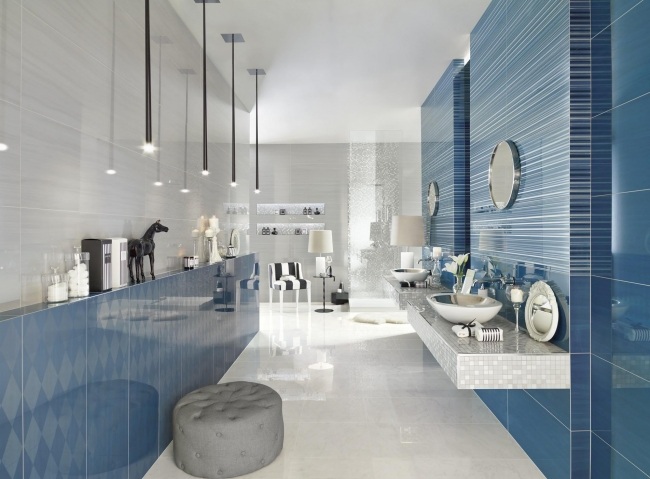 blaue wanddeko wandgestaltung badezimmer von love tiles