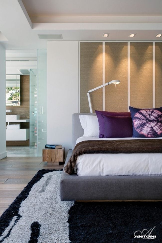 dekokissen lila modernes designer appartment mit ozeanblick