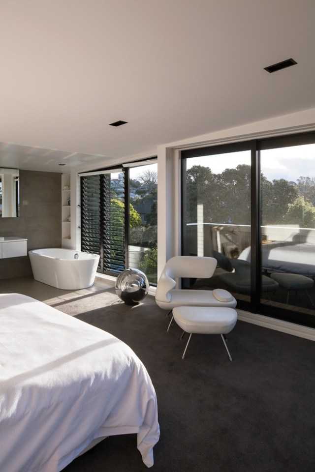 freistehende badewanne modernes schlafzimmer schwarz weiß