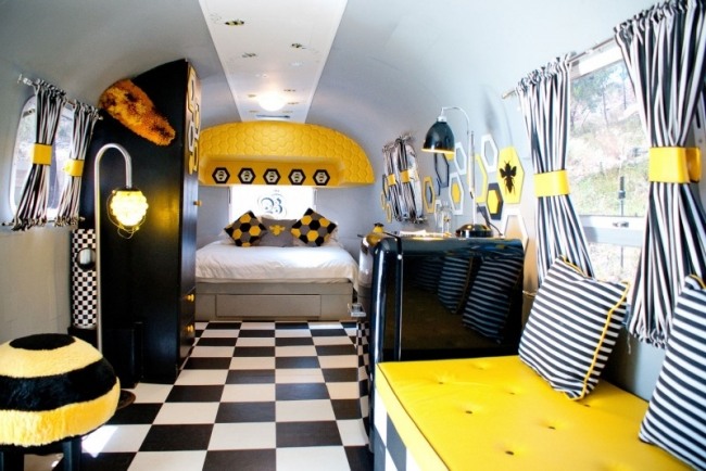 geometrische muster old mac daddy designer hotel mit wohnwagen